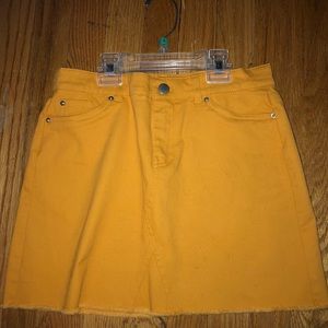 yellow mini skirt
